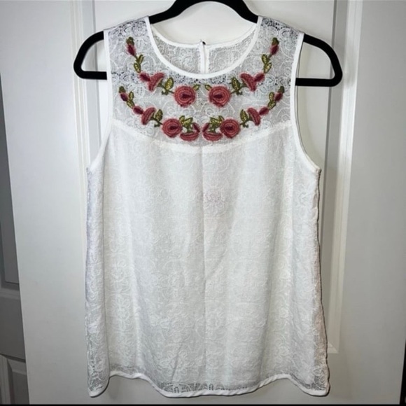 entro Tops - Entro Floral Embroidered Lace Sleeveless Top
Size med